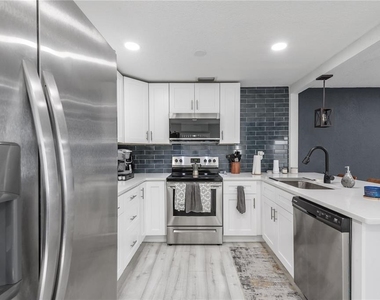 806 E Hamilton Avenue - Photo Thumbnail 10