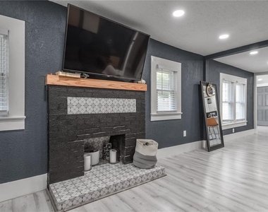 806 E Hamilton Avenue - Photo Thumbnail 5