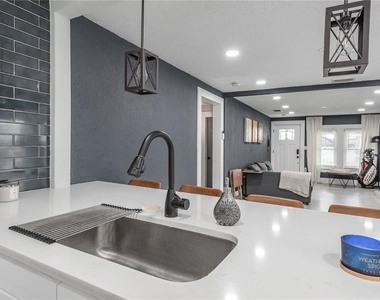 806 E Hamilton Avenue - Photo Thumbnail 11
