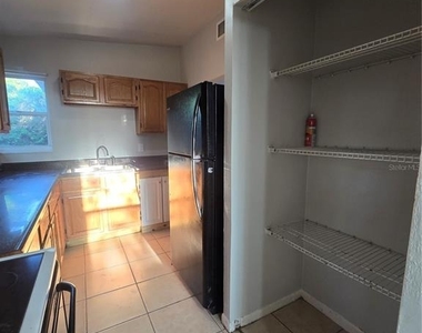 6334 Talbot Circle - Photo Thumbnail 9