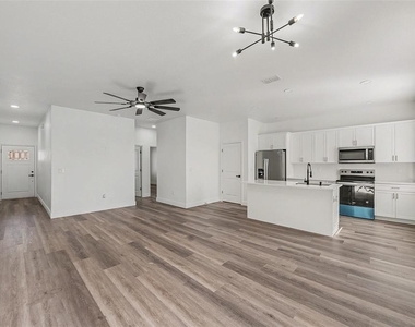 1905 E 23rd Avenue - Photo Thumbnail 2