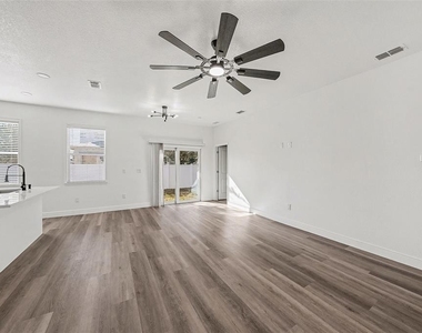 1905 E 23rd Avenue - Photo Thumbnail 4