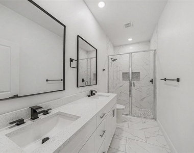 1905 E 23rd Avenue - Photo Thumbnail 13