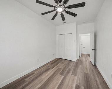 1905 E 23rd Avenue - Photo Thumbnail 15