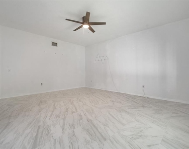 380 Rosalind Lane - Photo Thumbnail 14