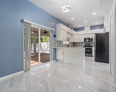 380 Rosalind Lane - Photo Thumbnail 12