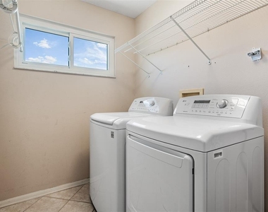 380 Rosalind Lane - Photo Thumbnail 32