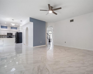 380 Rosalind Lane - Photo Thumbnail 15