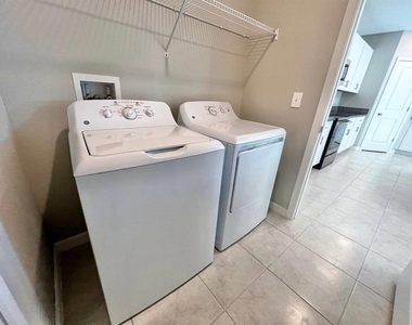 16717 Delia Street - Photo Thumbnail 6