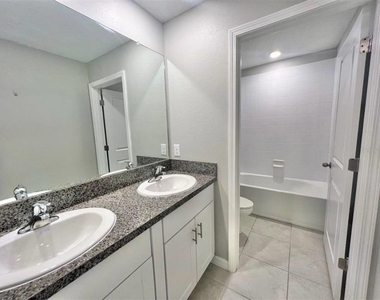 16717 Delia Street - Photo Thumbnail 19