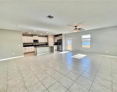 16717 Delia Street - Photo Thumbnail 5