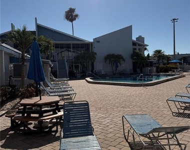 159 Medallion Boulevard - Photo Thumbnail 6