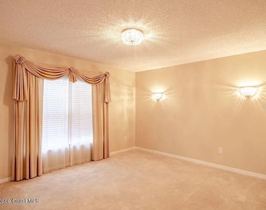 778 Nw Hamm Street - Photo Thumbnail 5