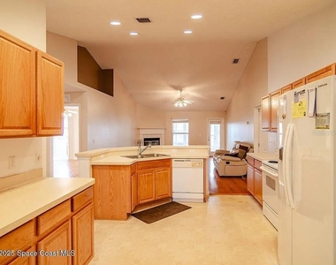 778 Nw Hamm Street - Photo Thumbnail 7