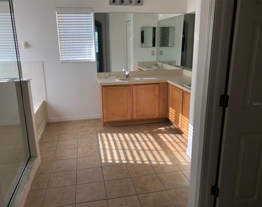 10515 Coral Key Avenue - Photo Thumbnail 19