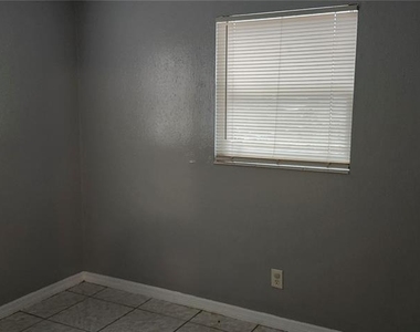8501 N Mulberry Street - Photo Thumbnail 7