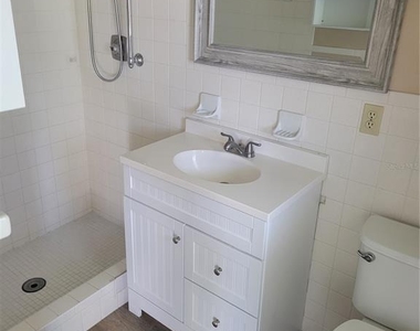 7530 Judith Crescent Crescent - Photo Thumbnail 9