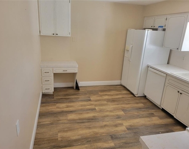 7530 Judith Crescent Crescent - Photo Thumbnail 3