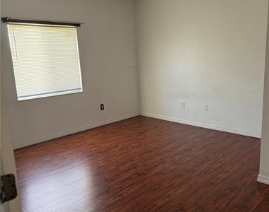 495 Las Cortes Lane - Photo Thumbnail 8