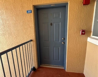 495 Las Cortes Lane - Photo Thumbnail 14