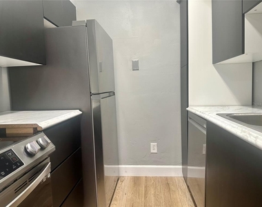 435 Wymore Road - Photo Thumbnail 4