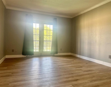435 Wymore Road - Photo Thumbnail 1