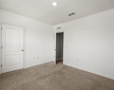 1711 Setter Avenue - Photo Thumbnail 32