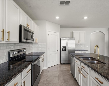 1711 Setter Avenue - Photo Thumbnail 8