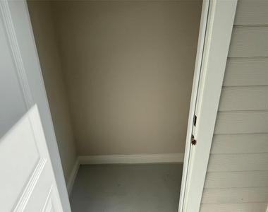 2460 Ann Rou Road - Photo Thumbnail 17
