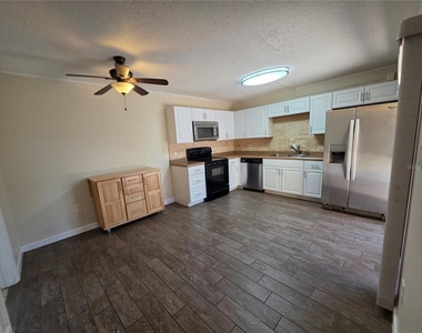 3824 Saxon Drive - Photo Thumbnail 8