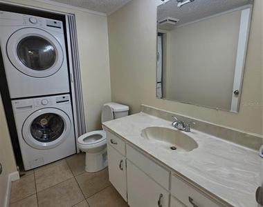 3824 Saxon Drive - Photo Thumbnail 12