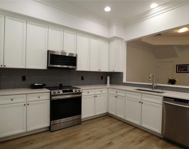 8248 Tivoli Drive - Photo Thumbnail 8
