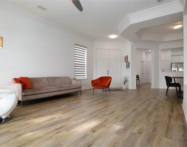 8248 Tivoli Drive - Photo Thumbnail 11