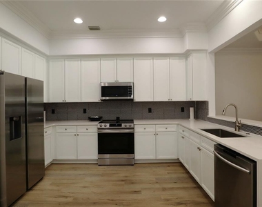 8248 Tivoli Drive - Photo Thumbnail 7