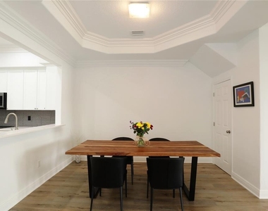 8248 Tivoli Drive - Photo Thumbnail 18