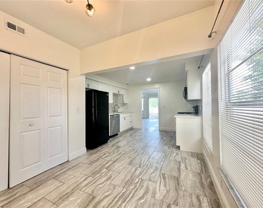 122 S Bulova Drive - Photo Thumbnail 18