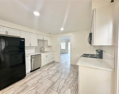 122 S Bulova Drive - Photo Thumbnail 5