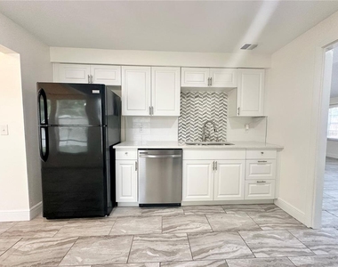 122 S Bulova Drive - Photo Thumbnail 2