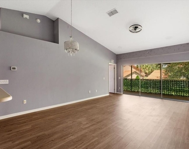 5336 Edgewater Way - Photo Thumbnail 11