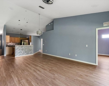 5336 Edgewater Way - Photo Thumbnail 14