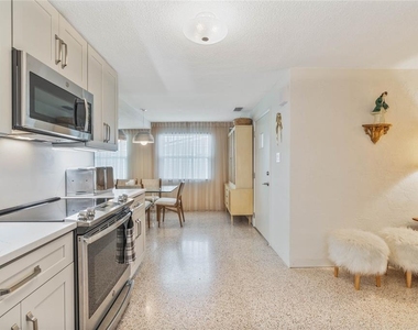 809 E 15th Avenue - Photo Thumbnail 6
