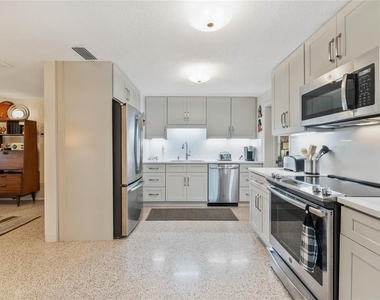 809 E 15th Avenue - Photo Thumbnail 10