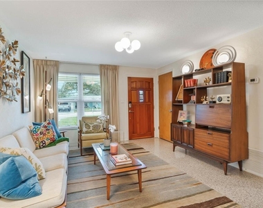 809 E 15th Avenue - Photo Thumbnail 9