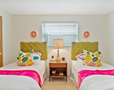 809 E 15th Avenue - Photo Thumbnail 21