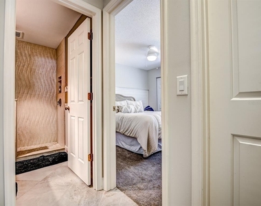 130 Southampton Place - Photo Thumbnail 21