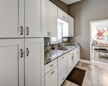 130 Southampton Place - Photo Thumbnail 14