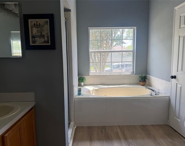 1010 Nw 120th Street - Photo Thumbnail 4