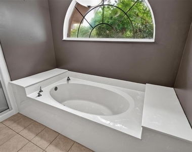 20 Woodford Lane - Photo Thumbnail 38