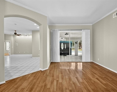 20 Woodford Lane - Photo Thumbnail 11