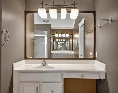 20 Woodford Lane - Photo Thumbnail 40